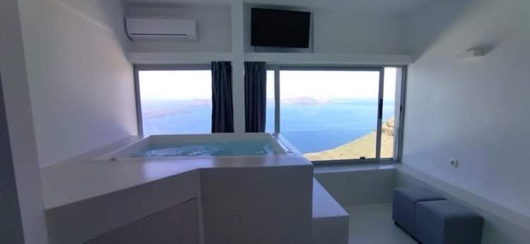 Caldera Colors Suites Fira  Ngoại thất bức ảnh